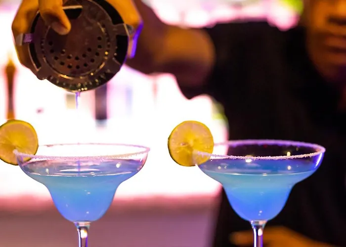 Hotel Nico's And Skybar 3*