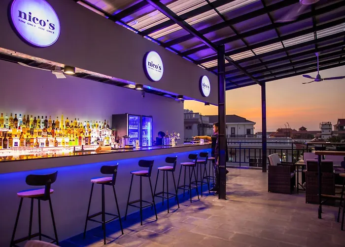 Hotel Nico's And Skybar 3*