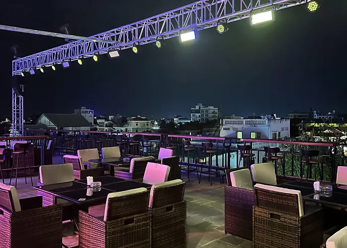 Hotel Nico's And Skybar